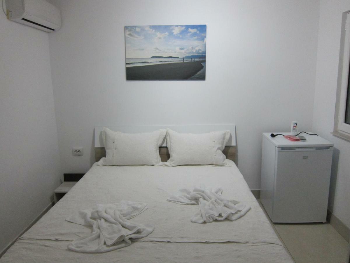 Casa Gherghisan Hotel คอสติเนช ภายนอก รูปภาพ